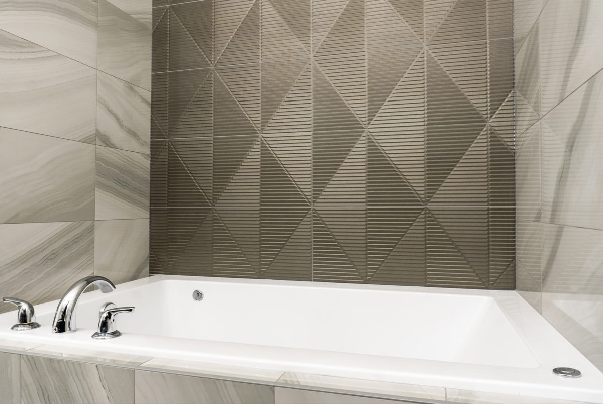 TRESOR DECOR SILVER 13"X36" - Image 1