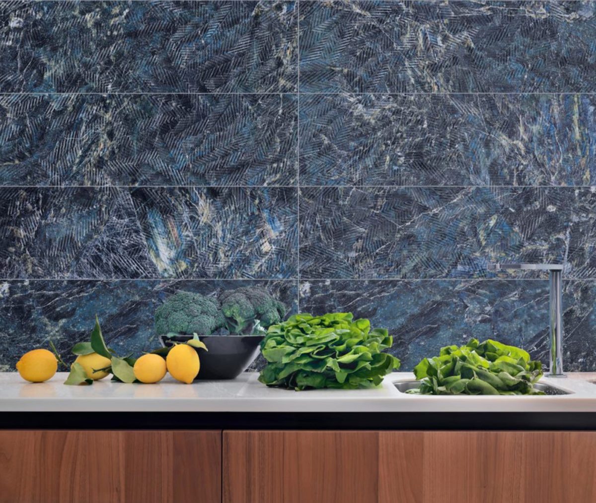 VIVID-BLUE-LABRADORITE-ROOM VIVID BLUE LABRADODITE FLORET 12"X40" - Image 1